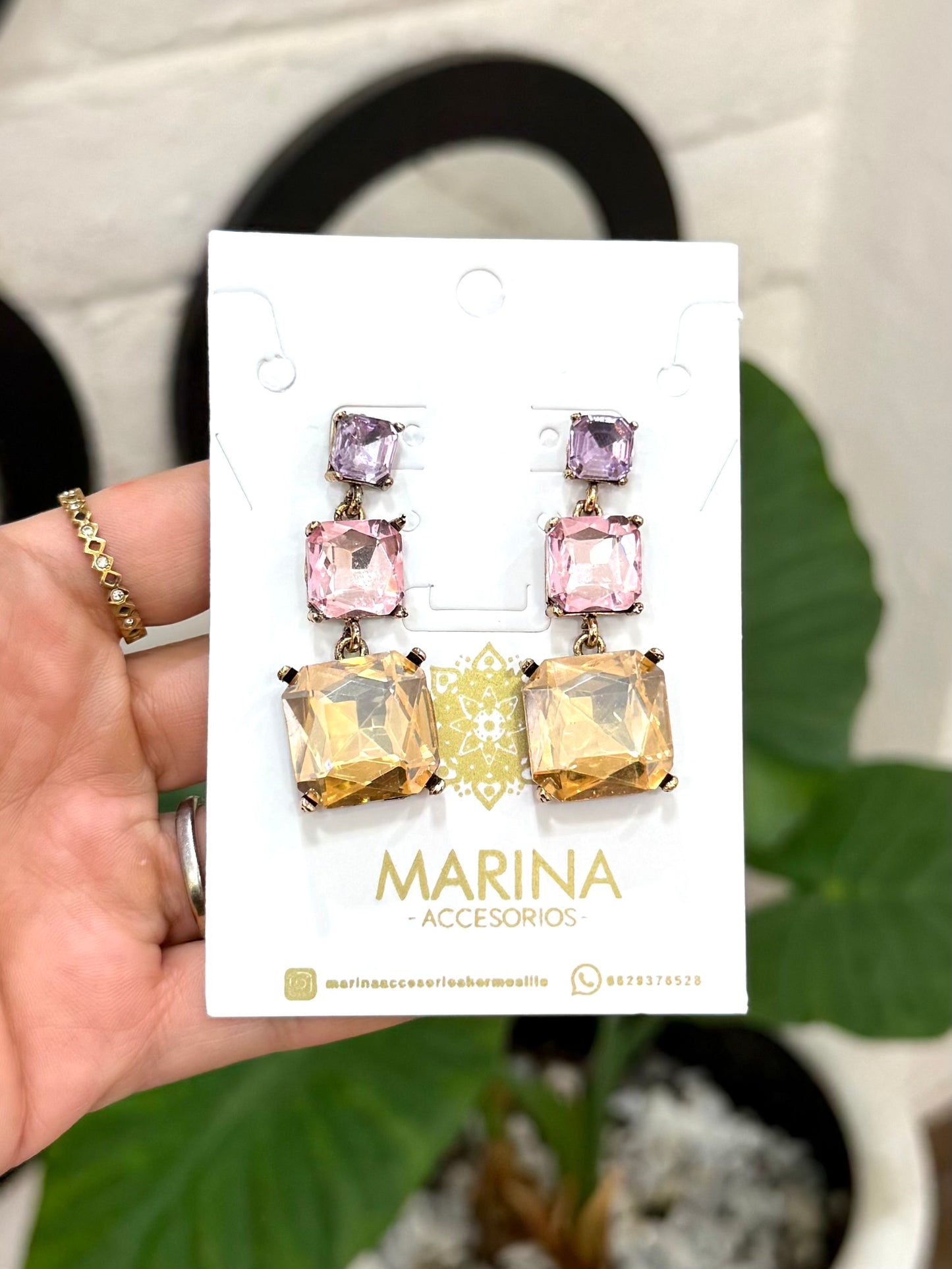Arete de pedrería rosa