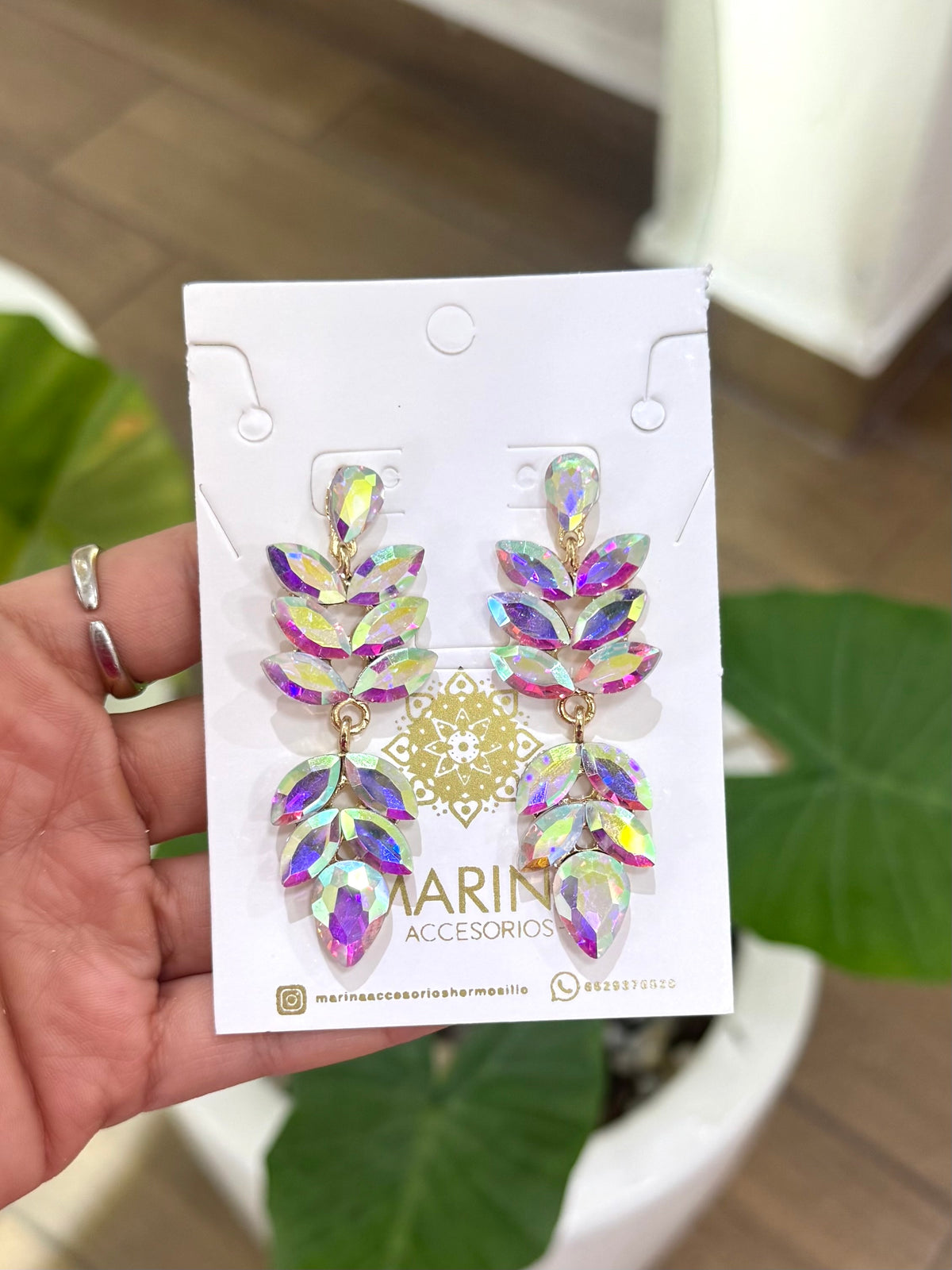 Aretes de pedrería tornasol