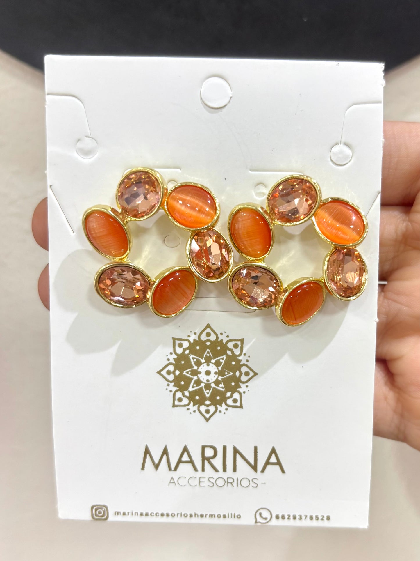 Aretes de pedrería naranjas