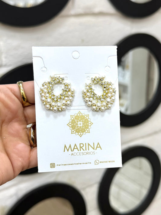 Aretes de pedrería dorados