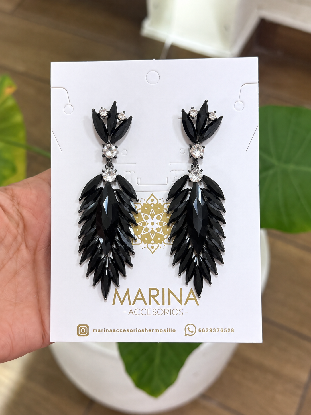 Aretes de pedrería negros