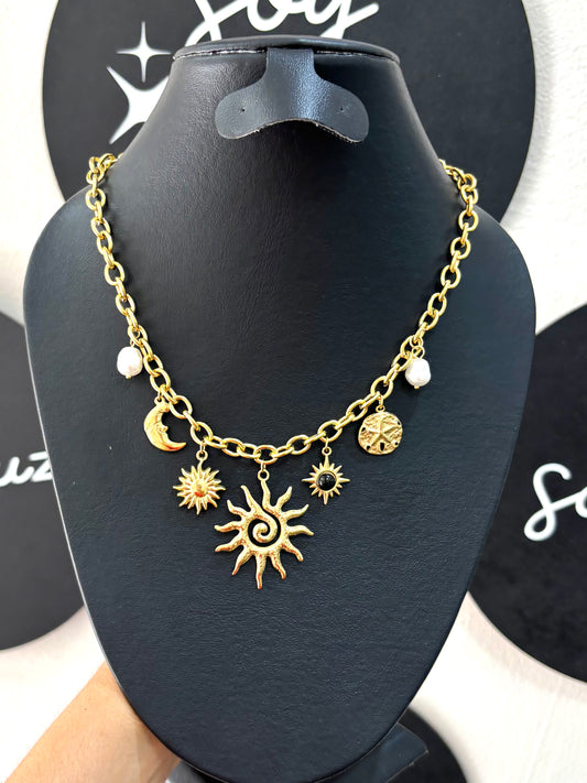 Collar dorado sol y dijes