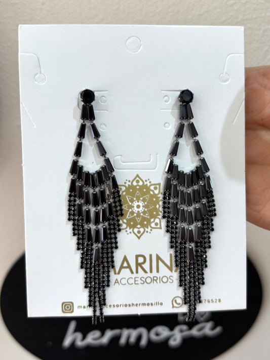 Aretes de pedrería negros