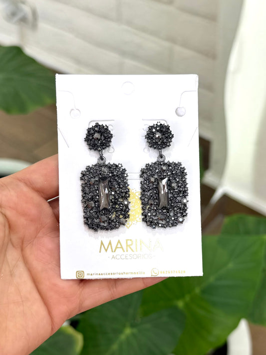 Aretes de pedrería negros