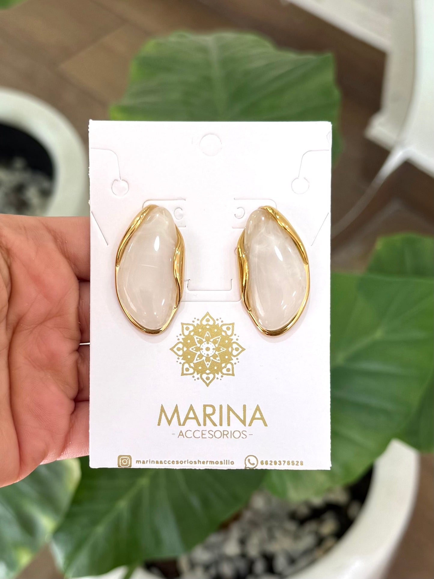 Arete causal blanco
