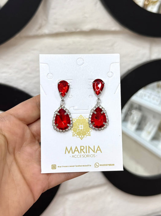 Aretes de pedrería rojo