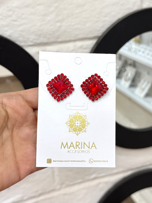 Aretes de pedrería rojo