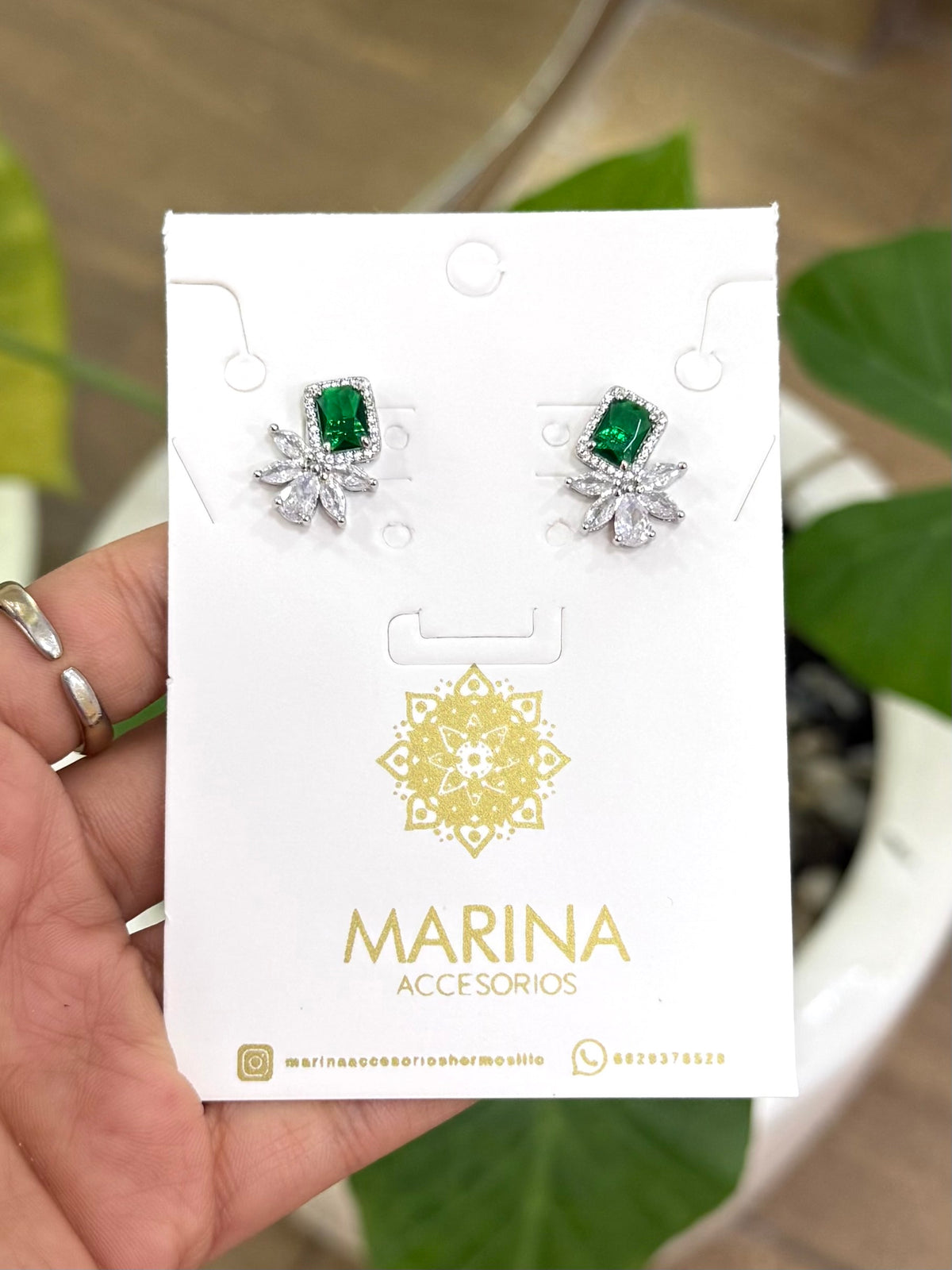 Aretes de pedrería verdes