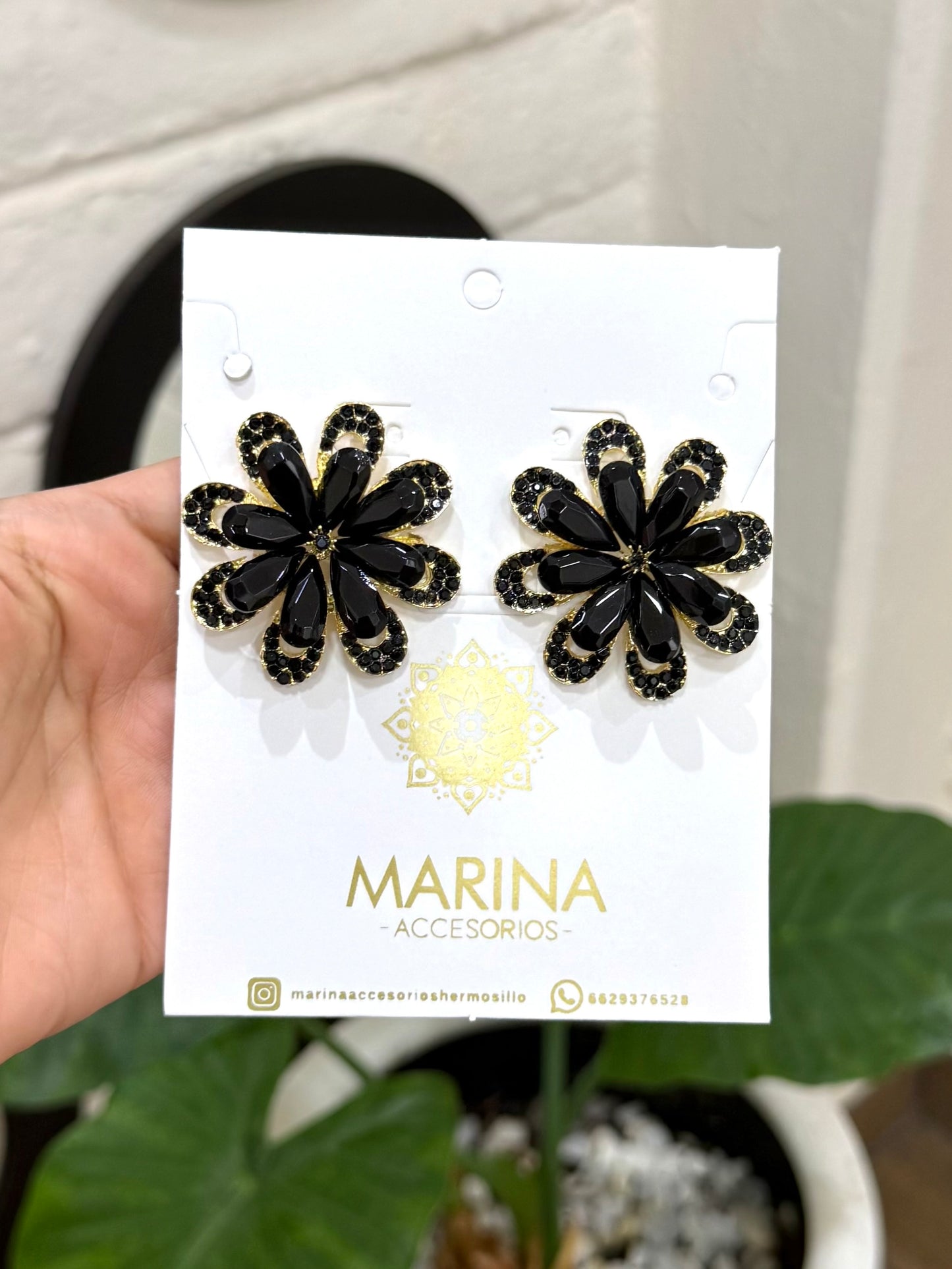 Aretes de pedrería negros