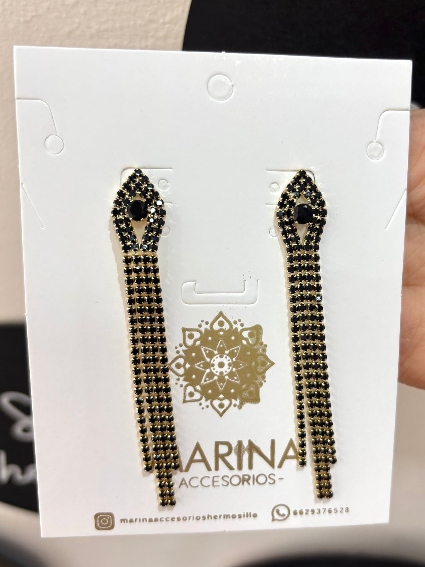 Aretes de pedrería negros