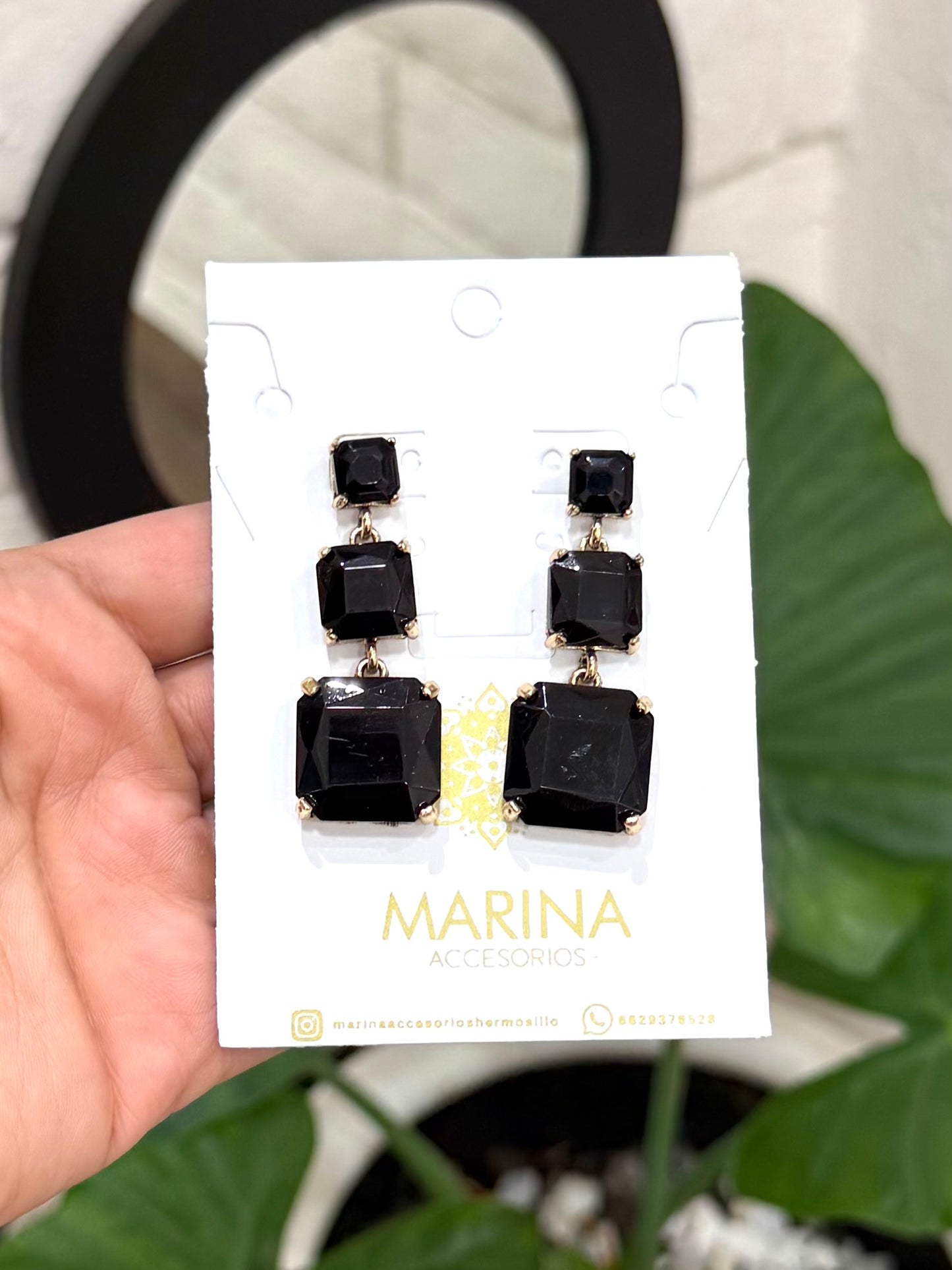 Aretes de pedrería negros