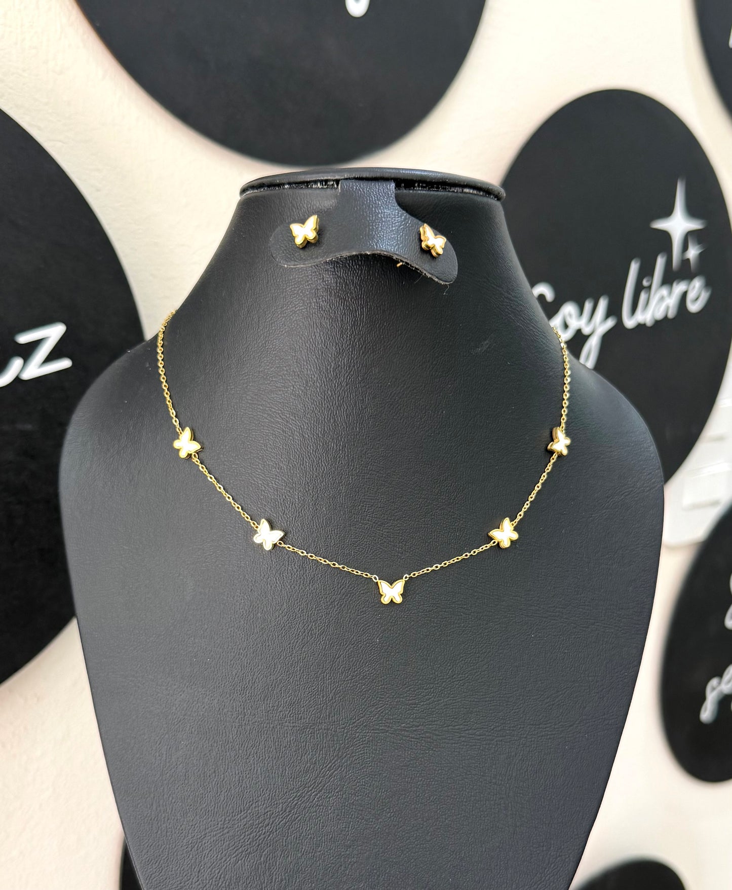 Collar mariposa