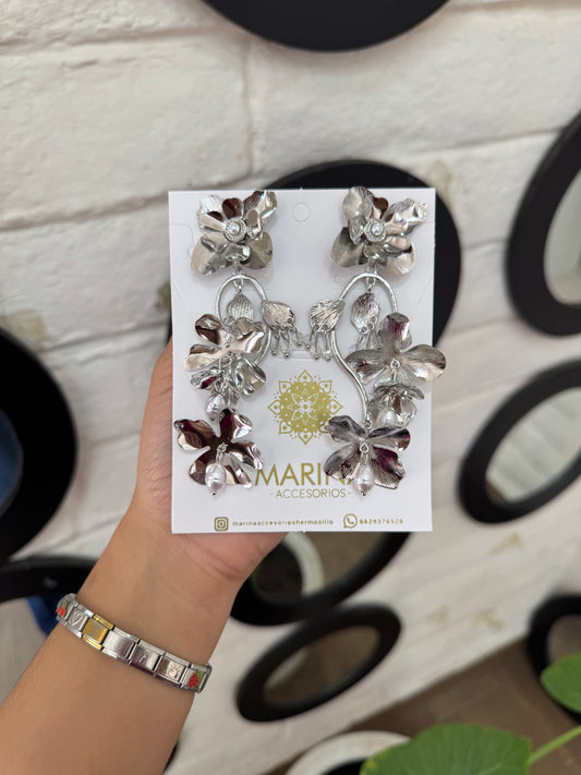 Arete casual flor plateada