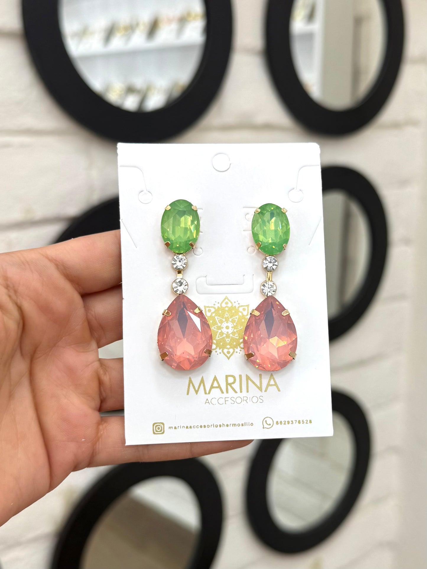 Aretes de pedrería multicolor