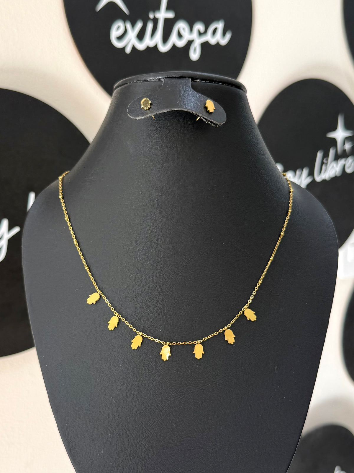 Collar mano