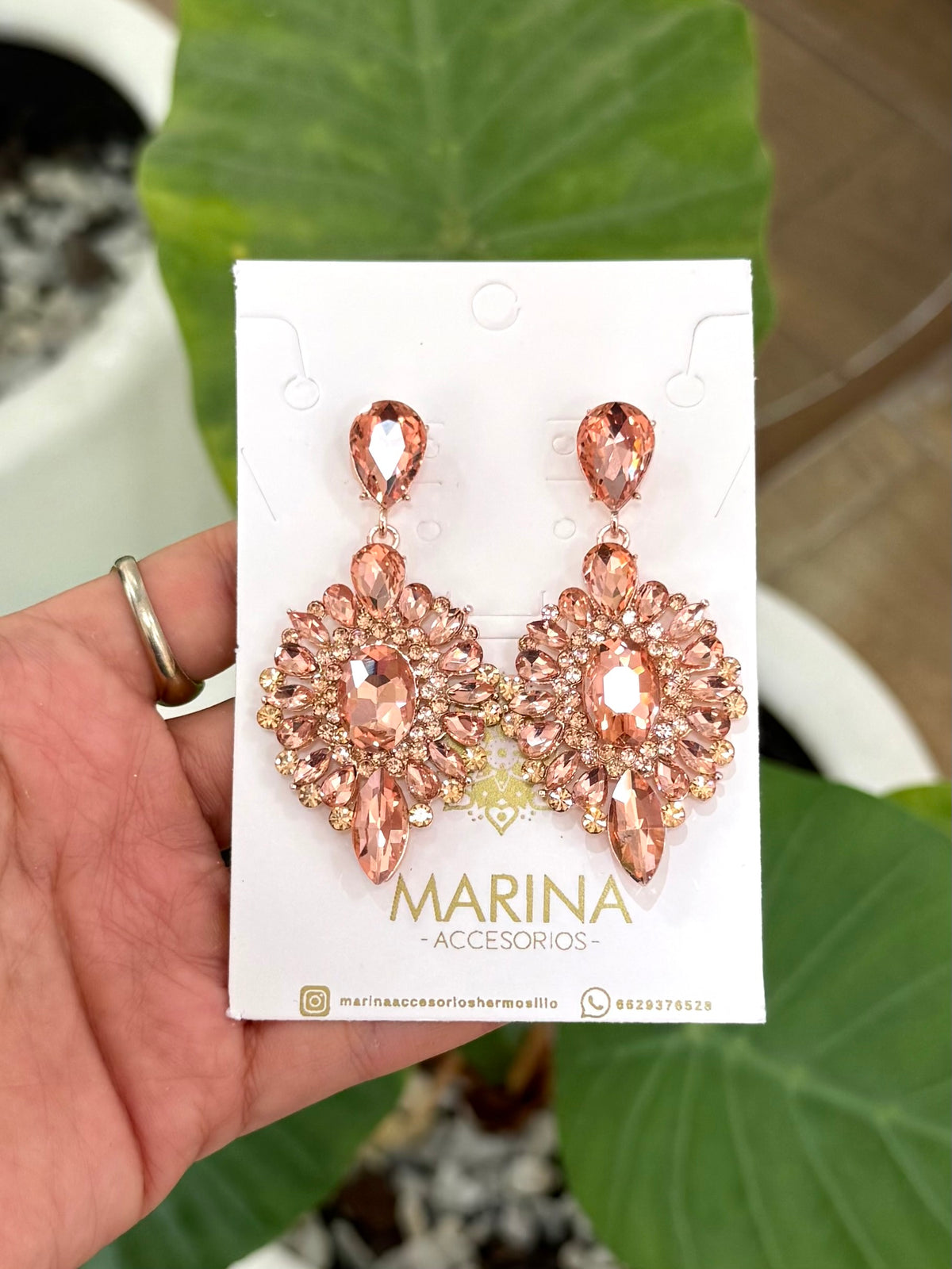Arete de pedrería rosa
