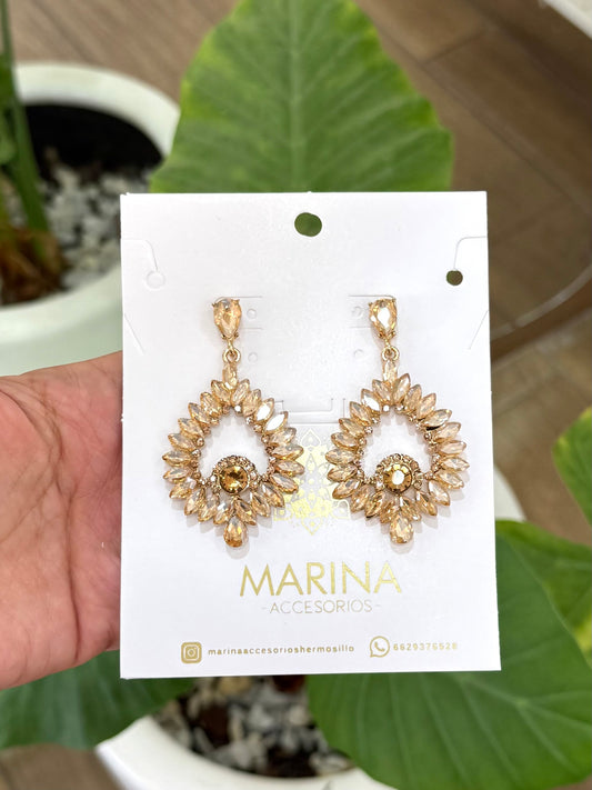 Aretes de pedrería dorados