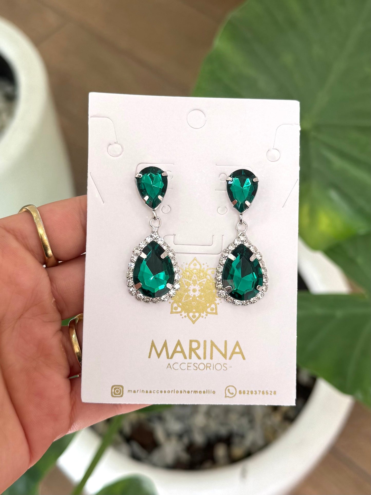 Aretes de pedrería verdes