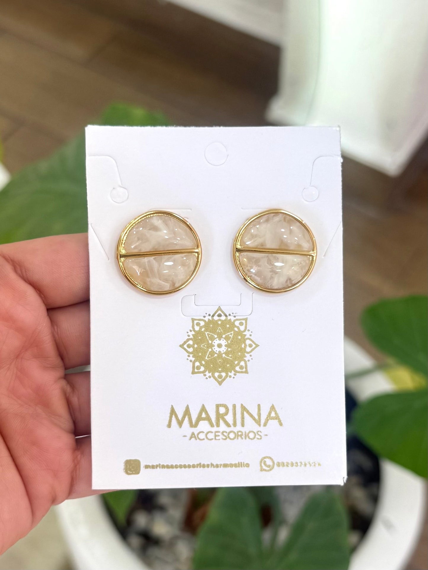 Arete casual blanco