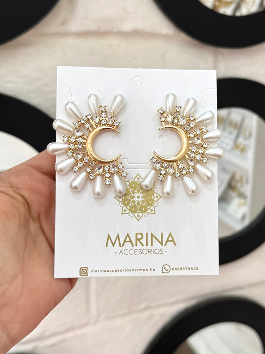 Aretes de pedrería dorados