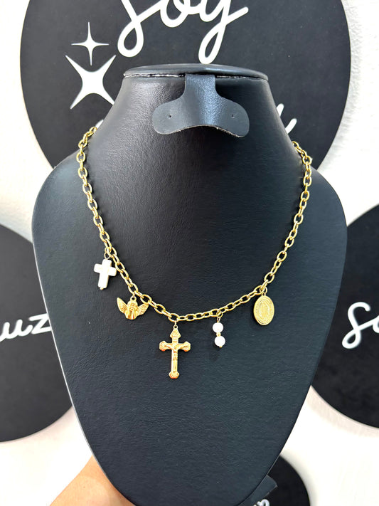 Collar dorado dijes cruz