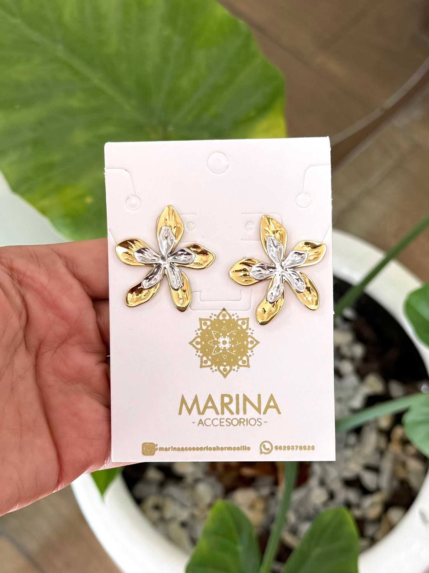 Arete casual flor