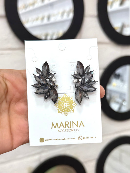 Aretes de pedrería negros