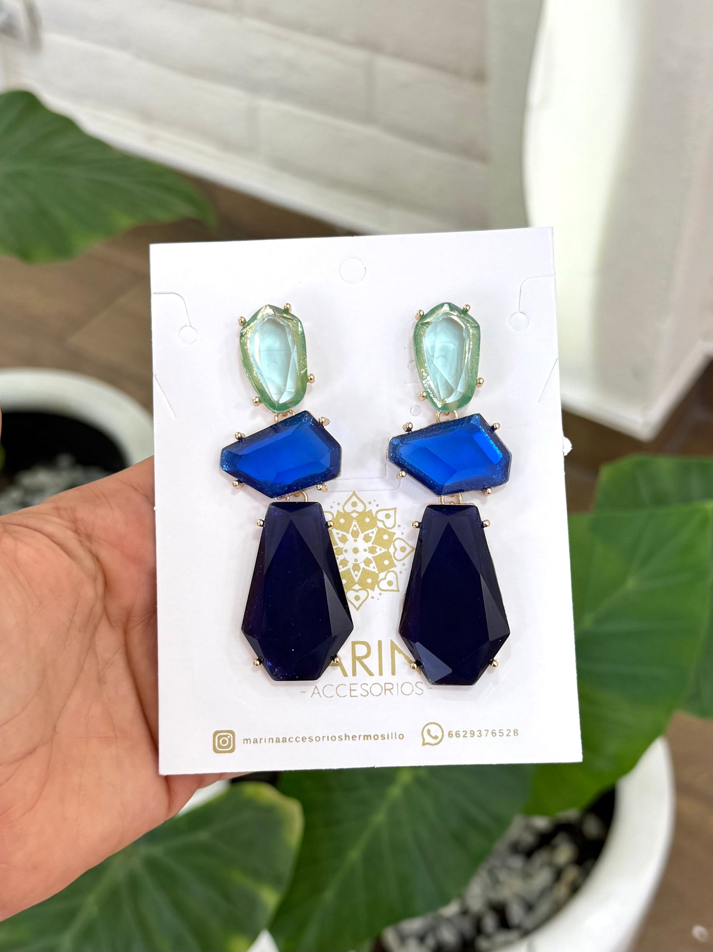 Arete de pedrería azul