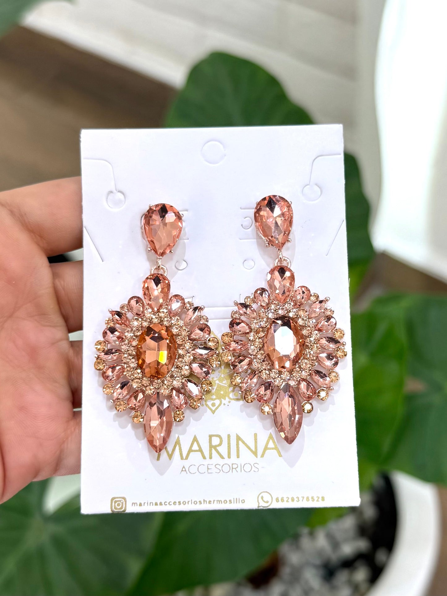 Arete de pedrería rosa