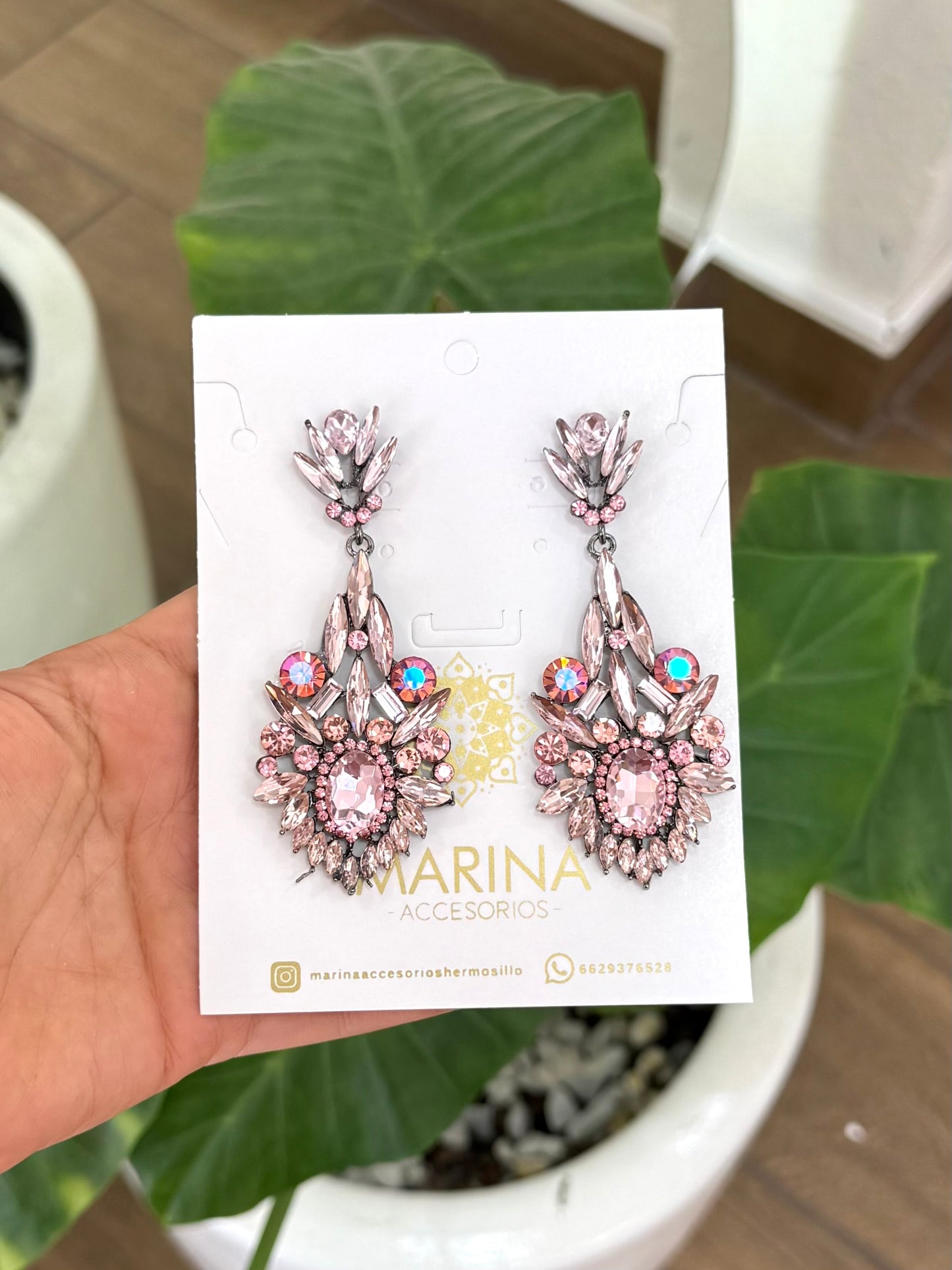 Arete de pedrería rosa