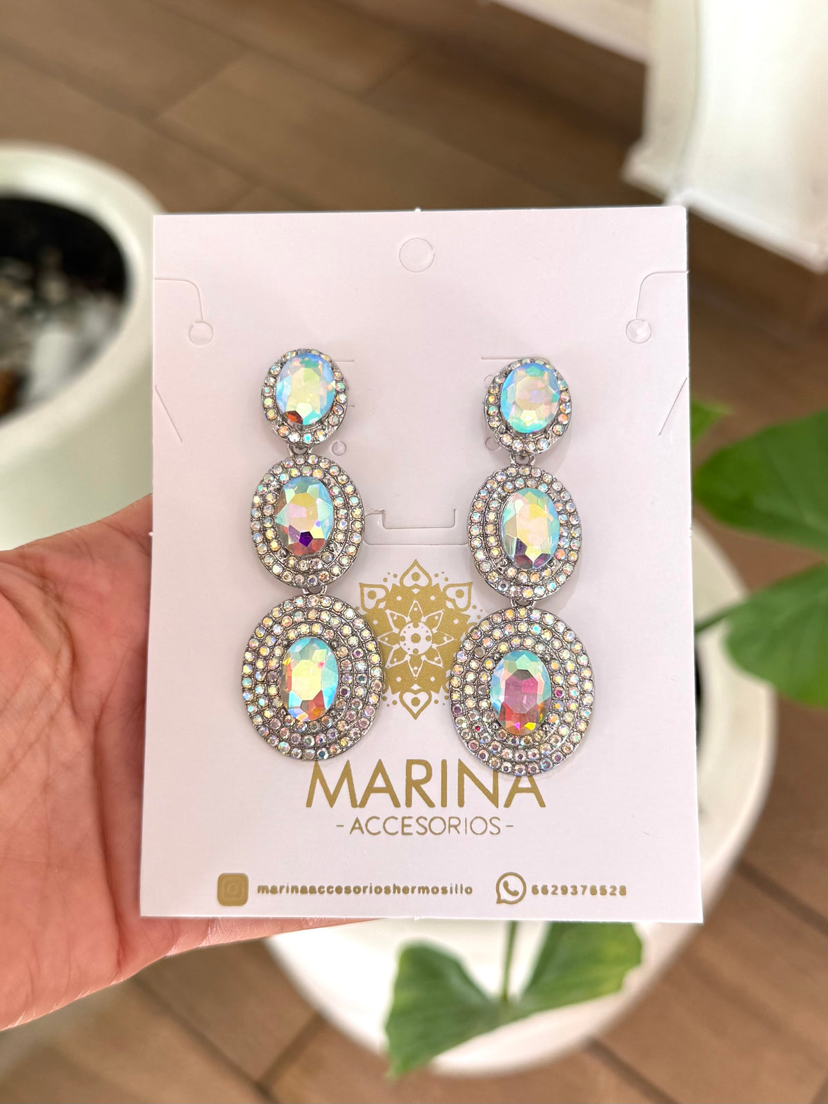 Aretes de pedrería tornasol