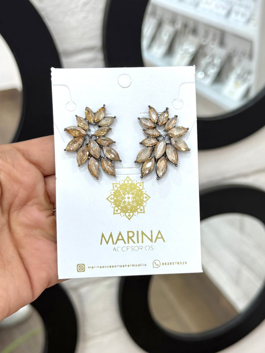 Aretes de pedrería dorados