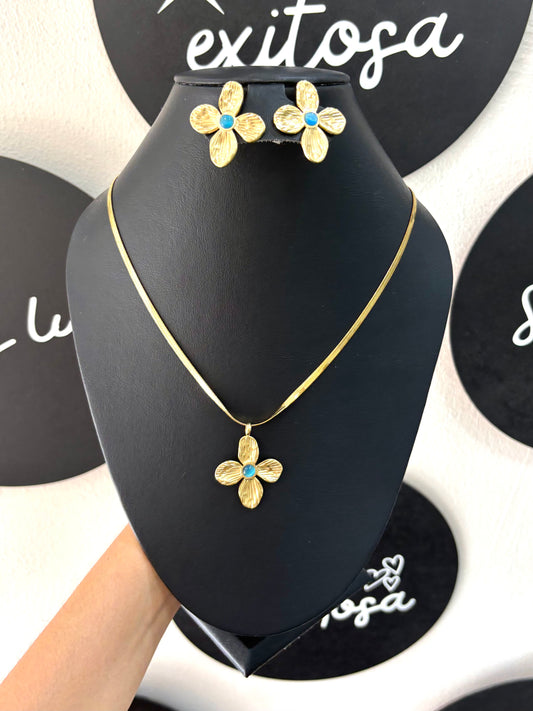 Collar dorado flor