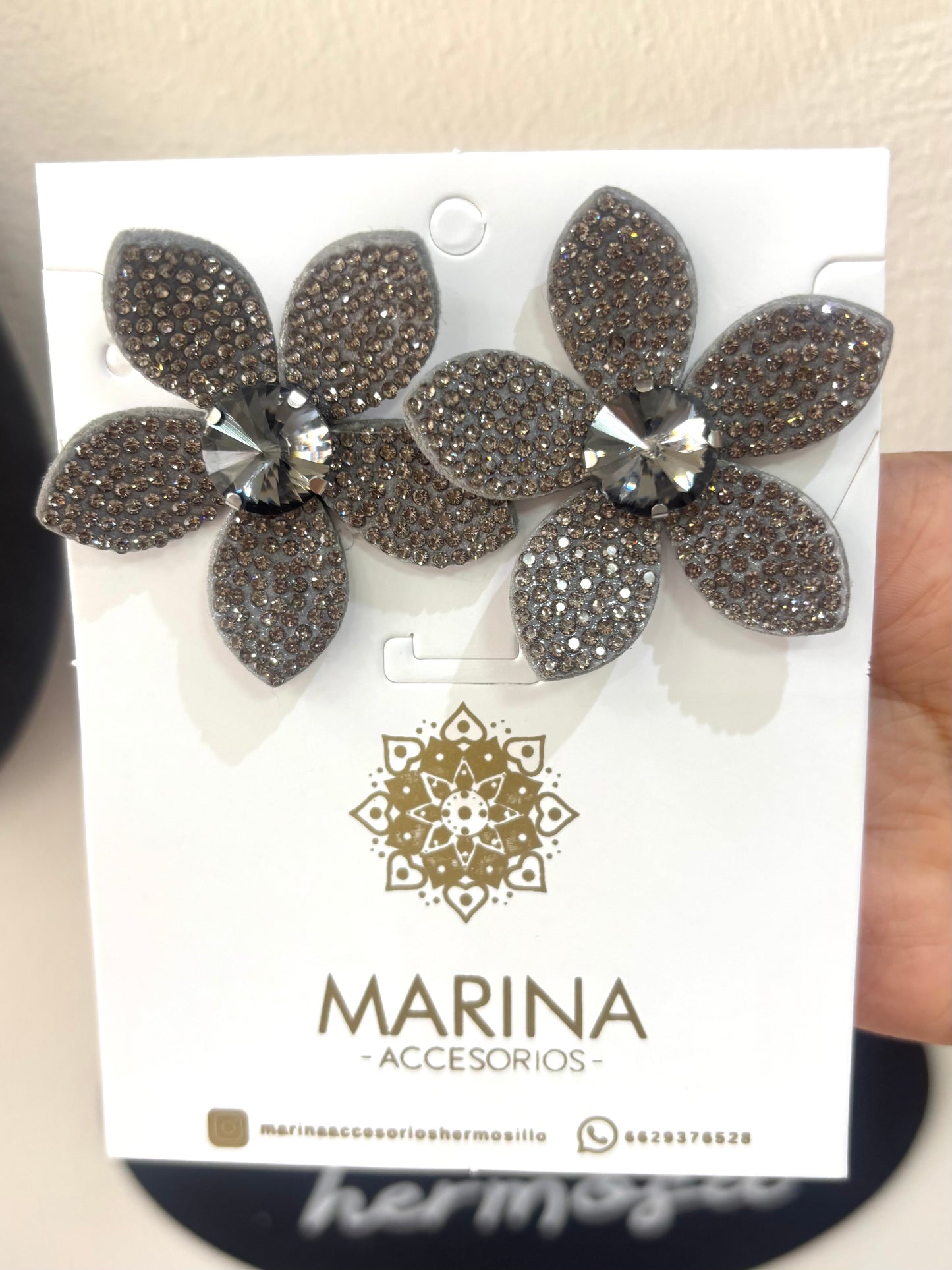 Aretes de pedrería negros