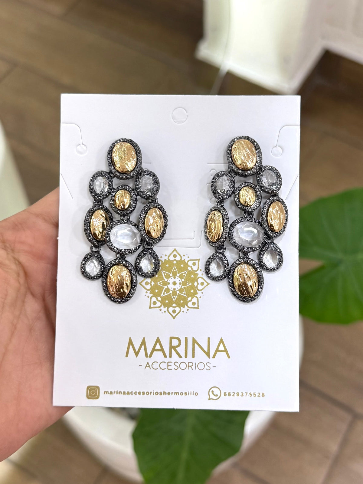 Aretes de pedrería negros
