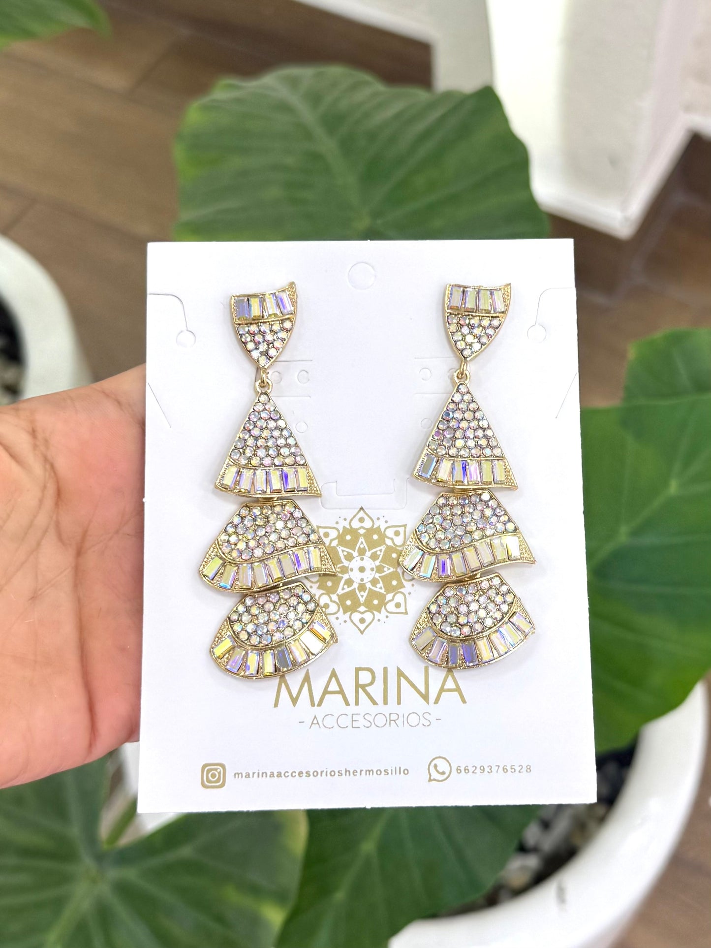 Aretes de pedrería tornasol