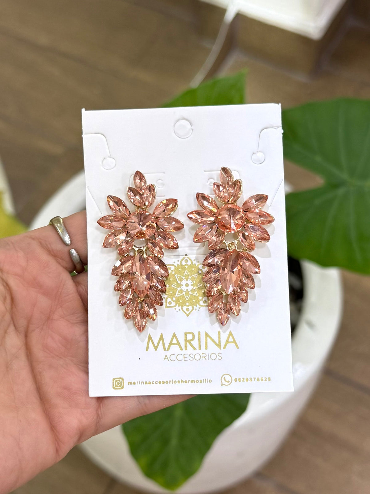 Arete de pedrería rosa