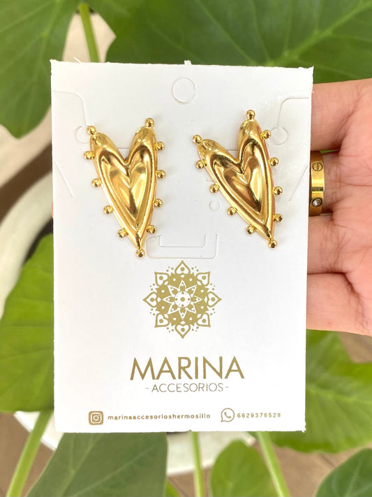 Arete casual corazón dorado