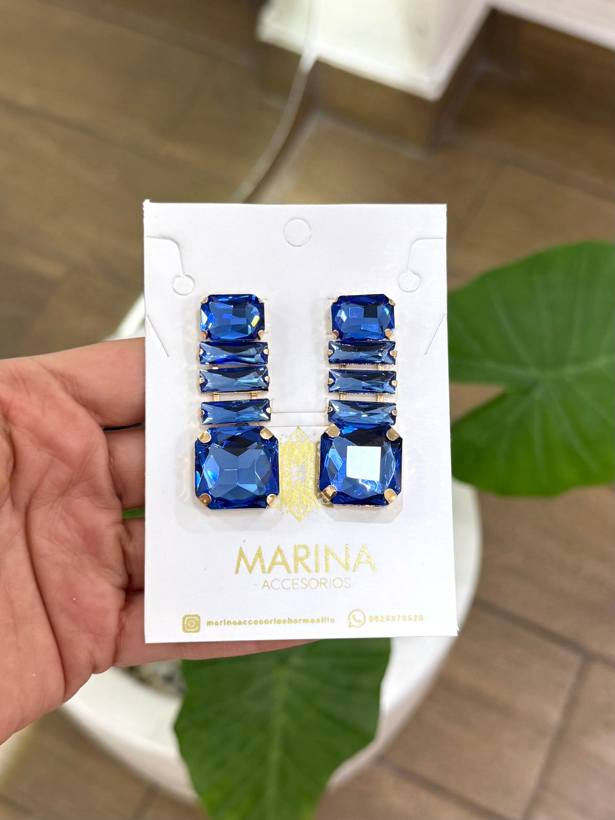 Arete de pedrería azul