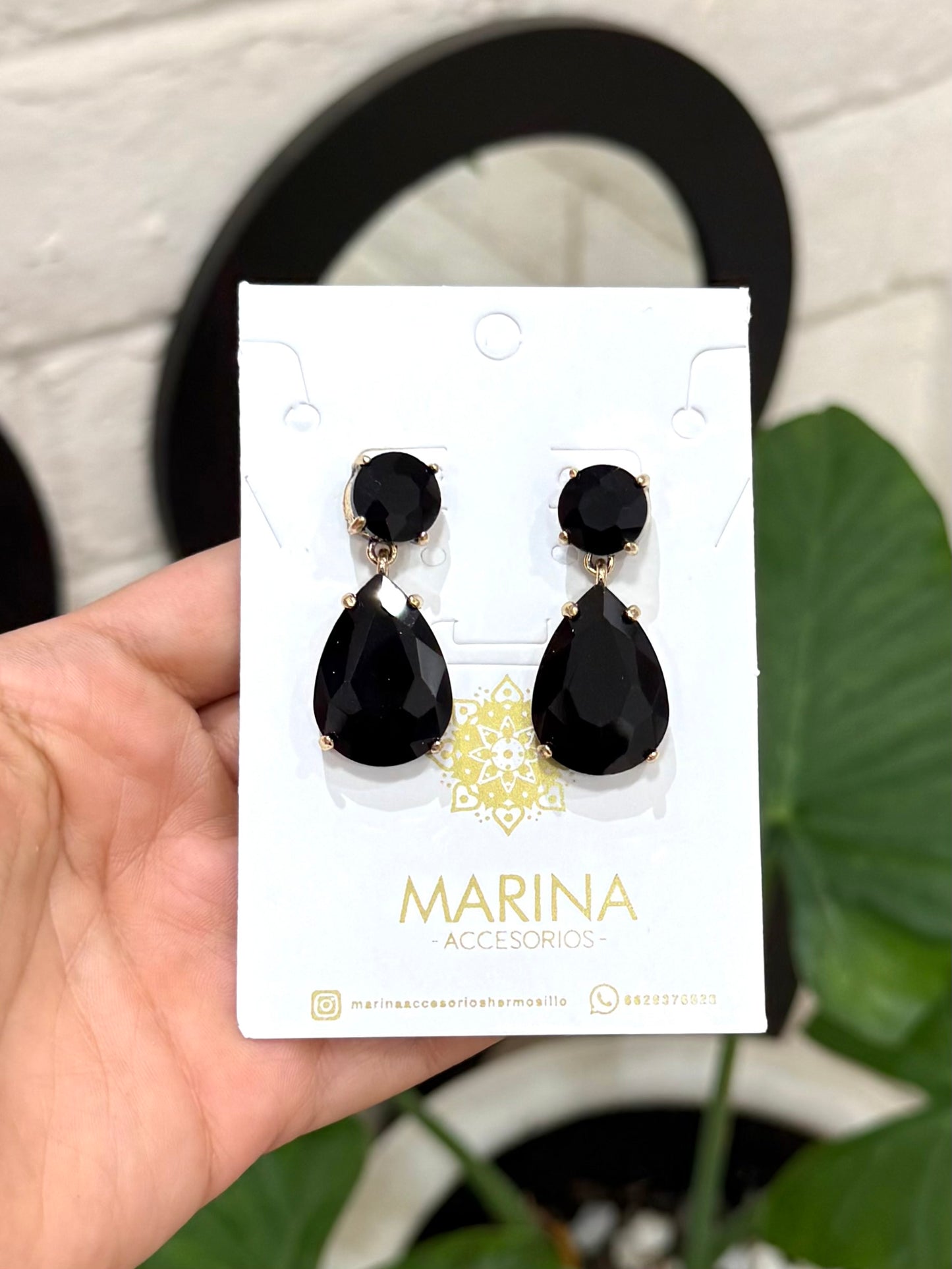 Aretes de pedrería negros
