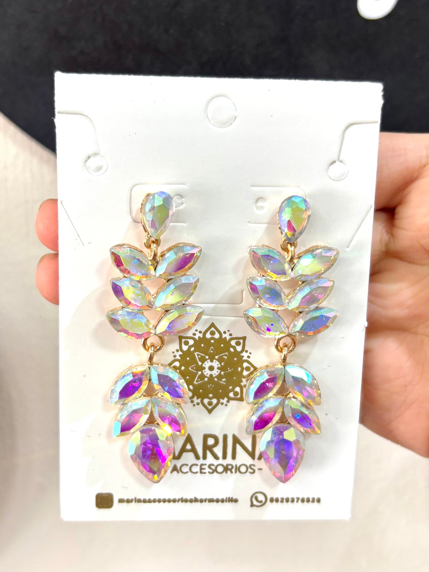 Aretes de pedrería tornasol