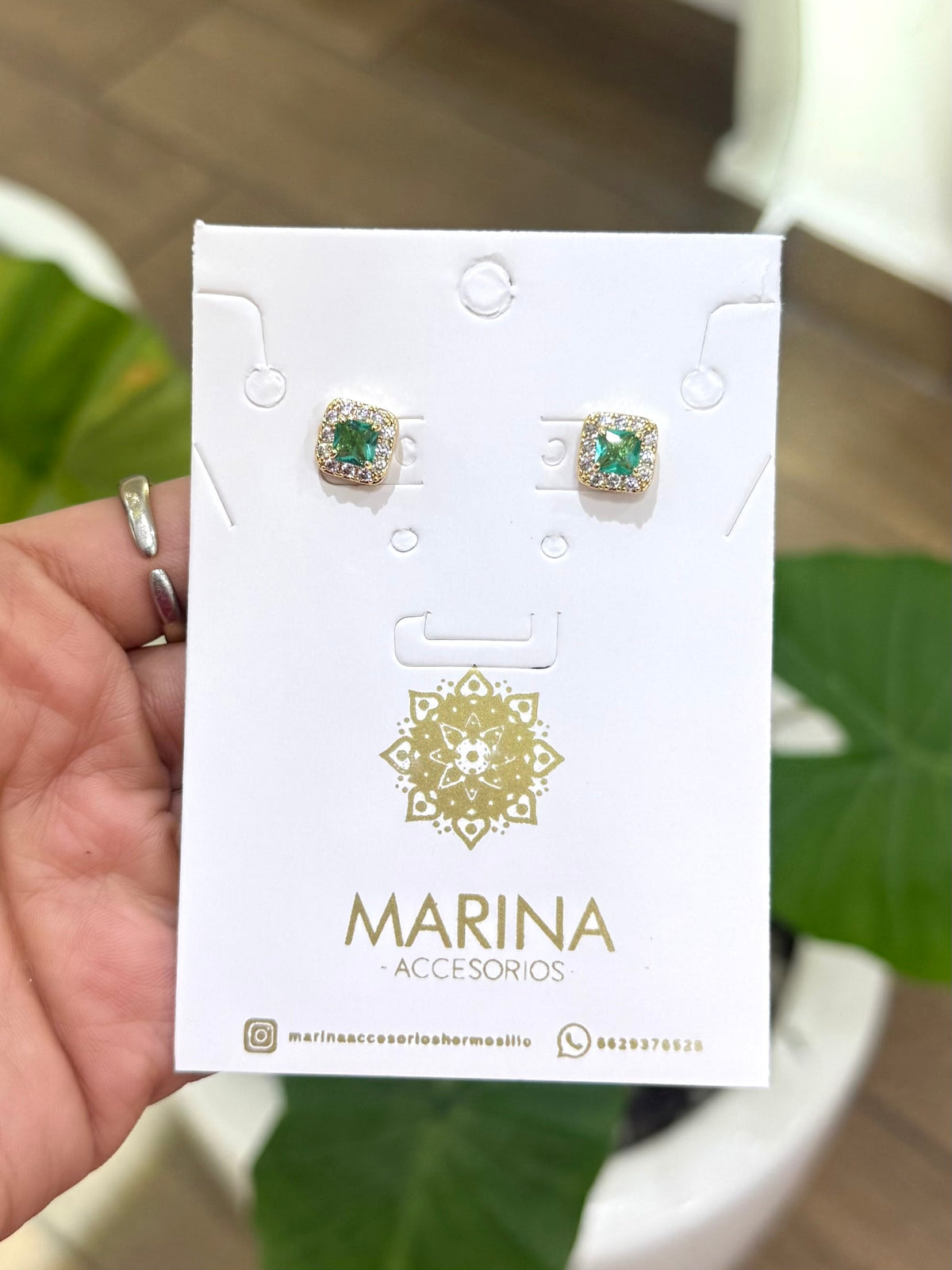 Aretes de pedrería verdes