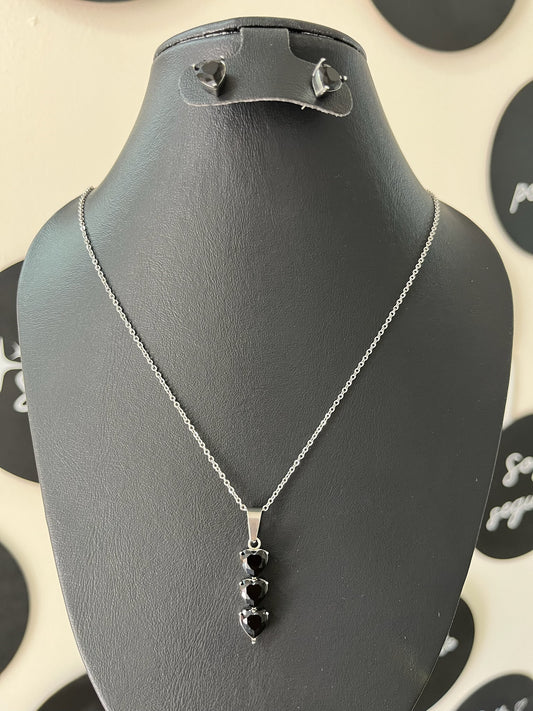 Collar corazón negro