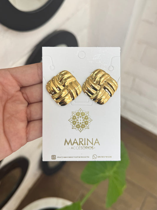 Arete casual dorado cuadrado