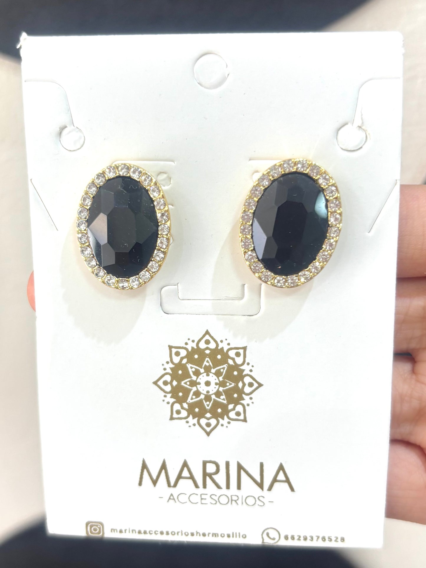 Aretes de pedrería negros