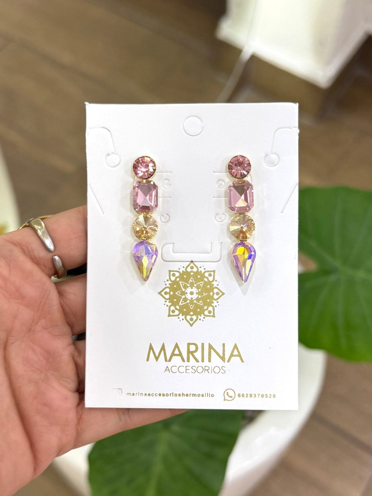 Arete de pedrería rosa
