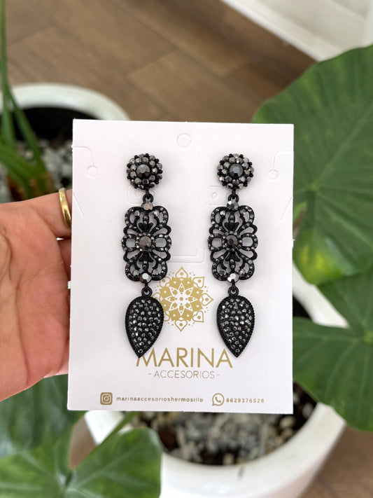 Aretes de pedrería negros