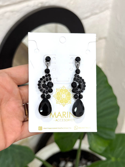 Aretes de pedrería negros