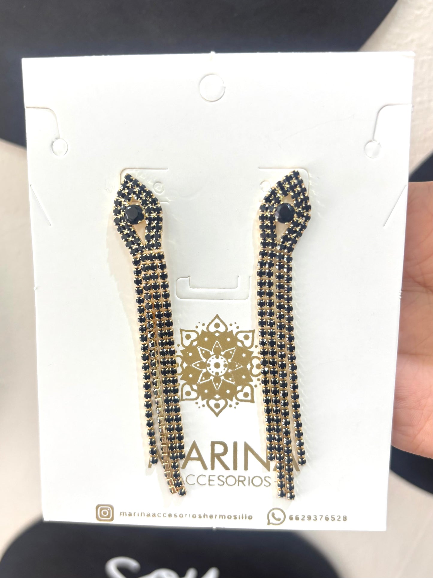 Aretes de pedrería negros