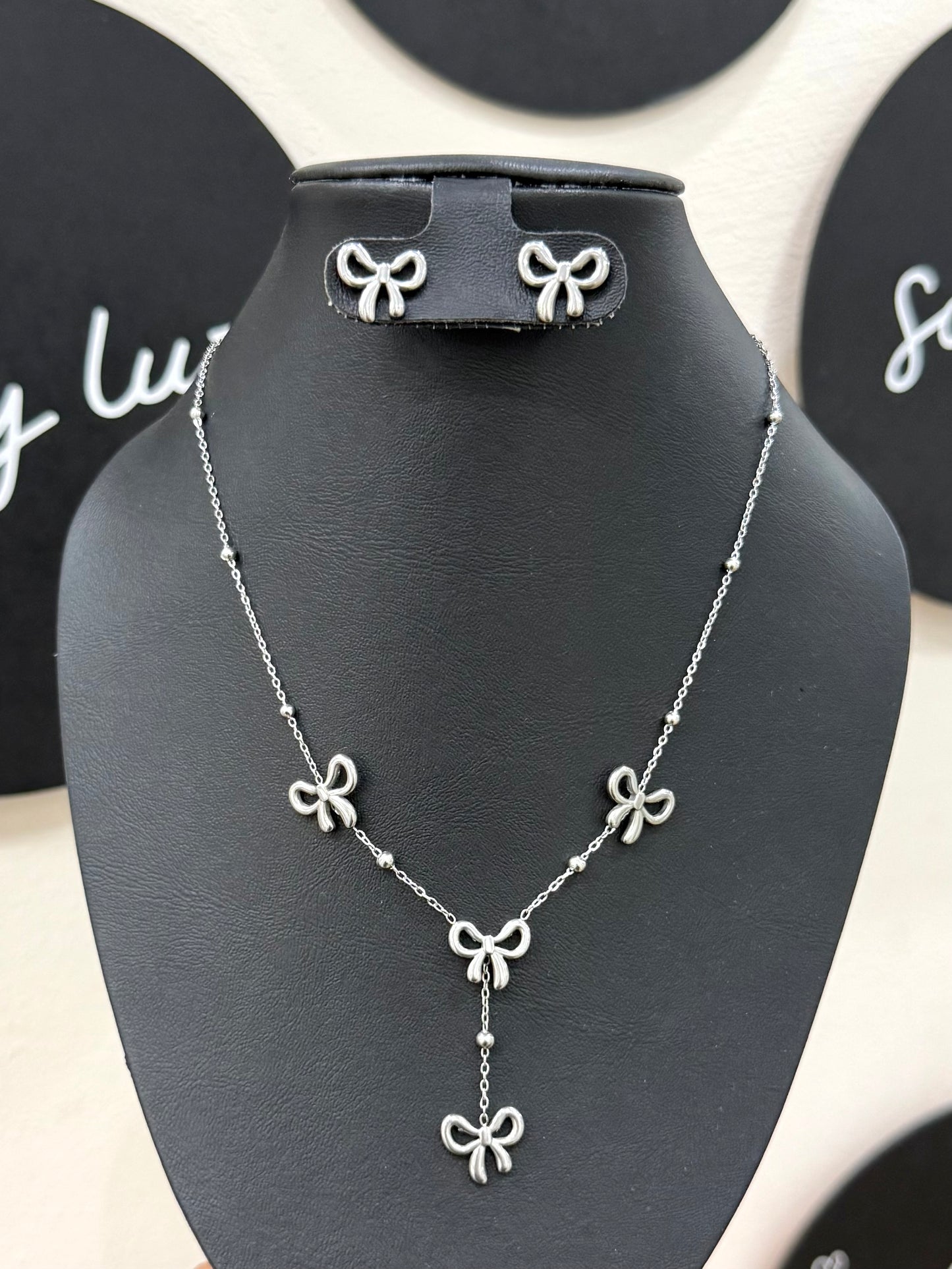 Collar moño